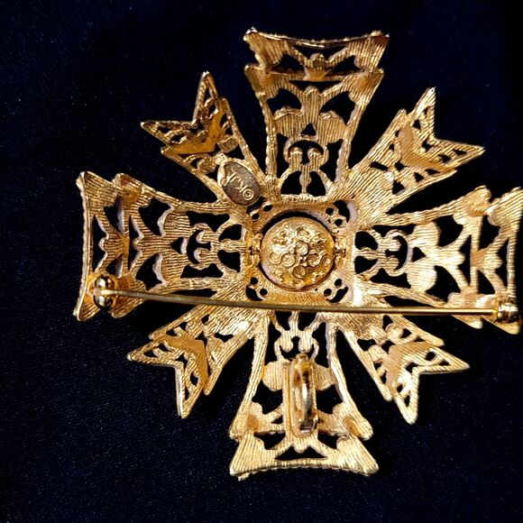 Kenneth Jay Lane 2.5" Gold Cross Brooch or Pendant 1990s - Picture 11 of 13
